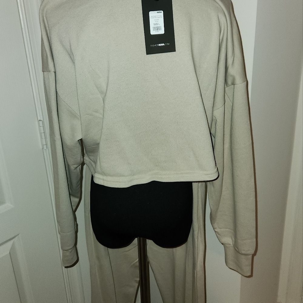 NWT!!! FASHION NOVA JOGGER SET !! - Picture 6 of 9